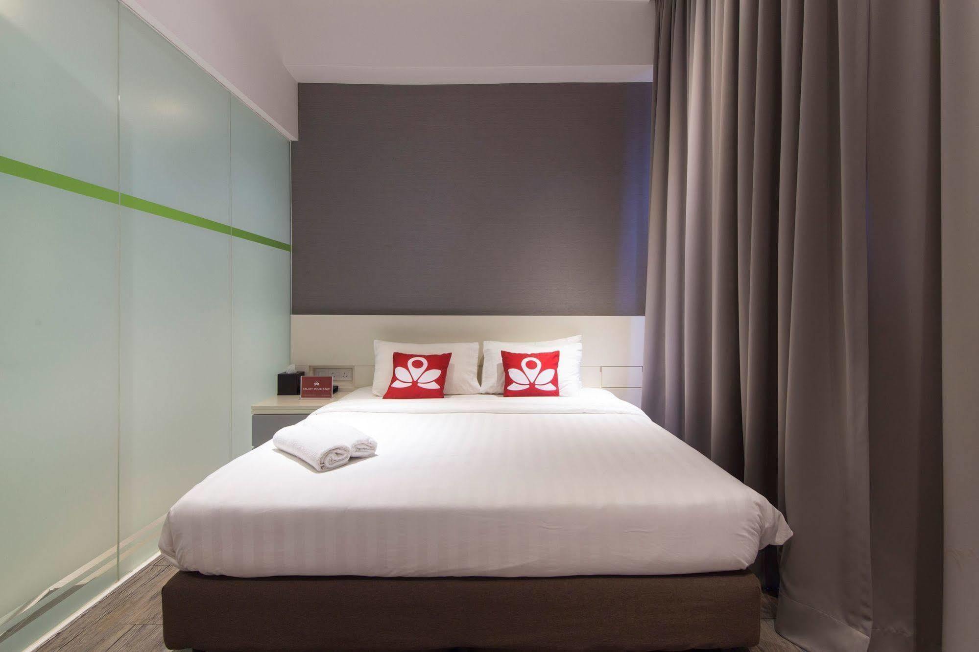 Zen Rooms Macallum George Town Extérieur photo