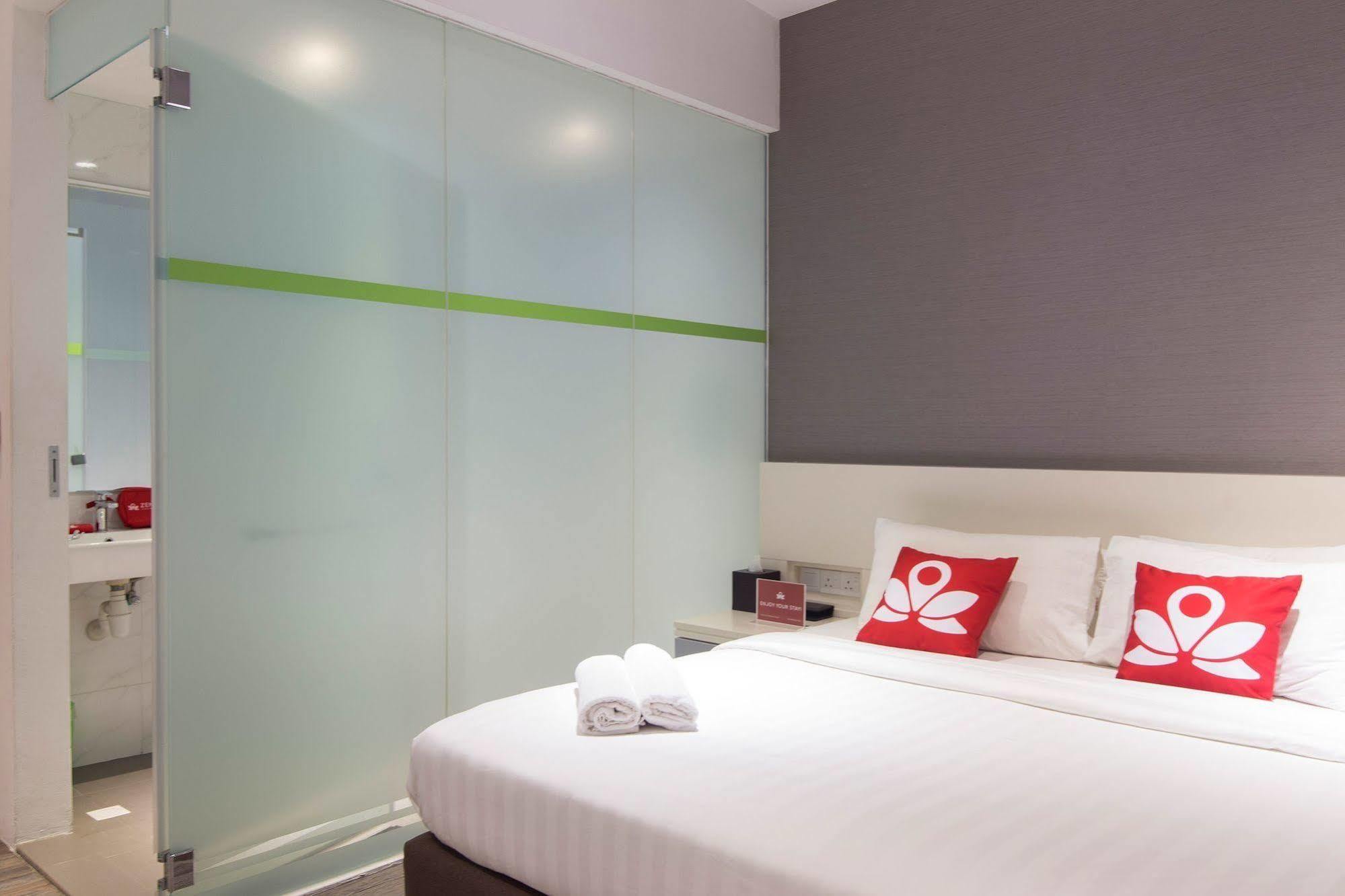 Zen Rooms Macallum George Town Extérieur photo