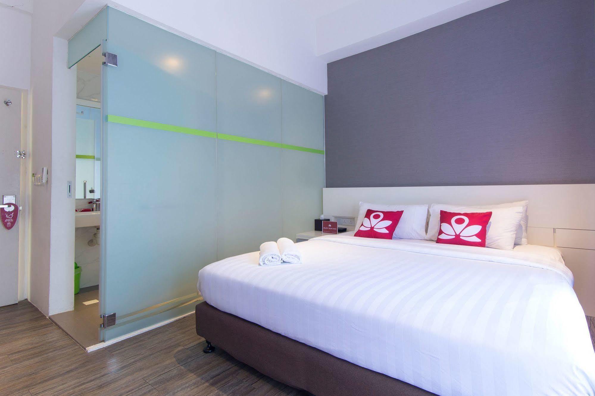 Zen Rooms Macallum George Town Extérieur photo